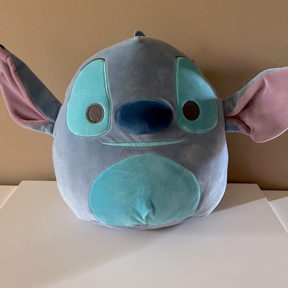 DISNEY SQUISHMALLOW STITCH NWOT